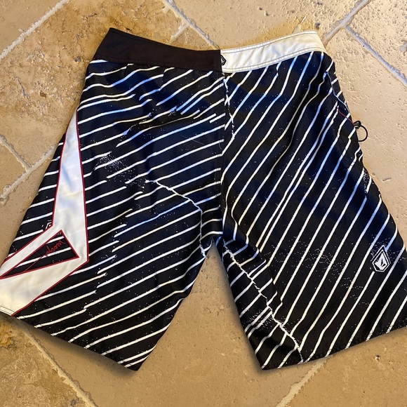 VOLCOM SWIM🖤❤️ - Picture 4 of 5